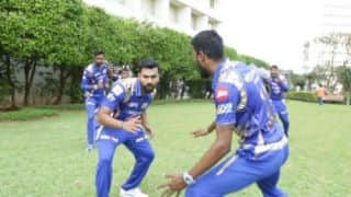 IPL 2017: Delhi Daredevils (DD) give mannequin challenge to Mumbai Indians (MI)
